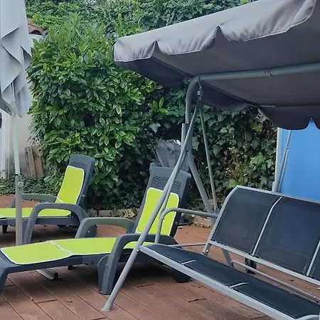 Maisonnette Avec Piscine Pres De La Gare Part Dieu *